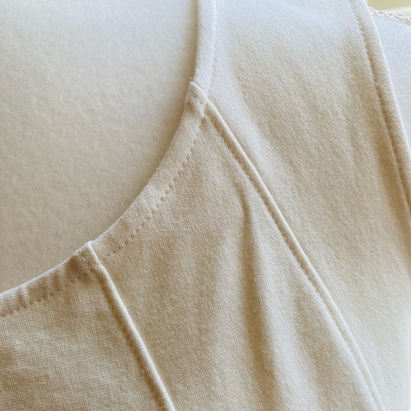 Adorable soft but structured ivory dress by Monteau Los Angeles - Picture 3 of 7